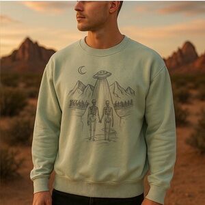 American Eagle Outfitters Size M (unisex) Green Graphic Crewneck Sweater